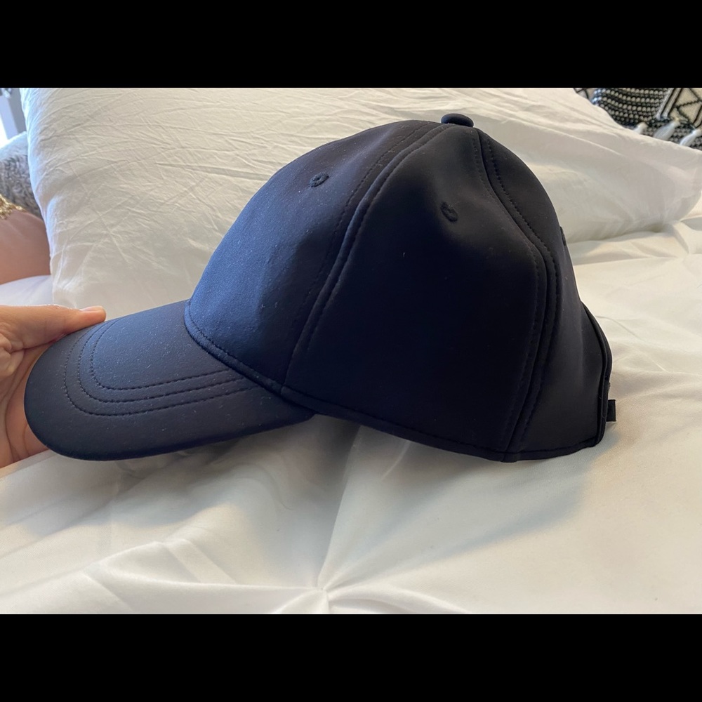 Lululemon women’s black hat